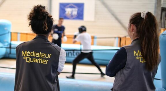 événement Anim'Uni-forme pour les jeunes avec des professionnels en uniforme